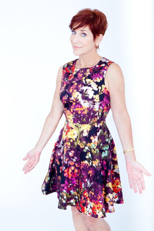 elisabeth_flowers_standing