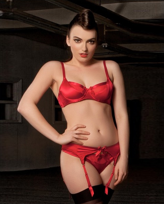 red garter belt sets