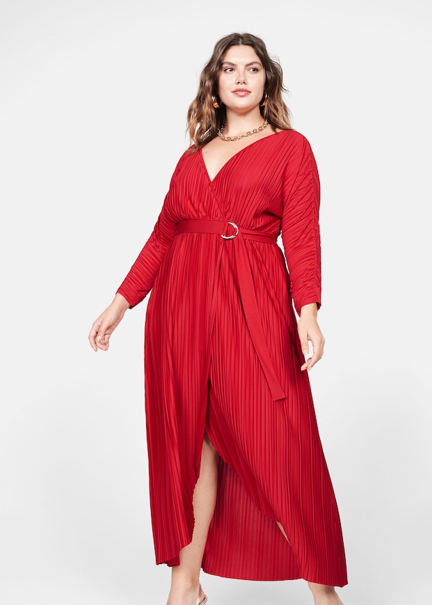 22 Holiday Party Looks for Curvy Figures
